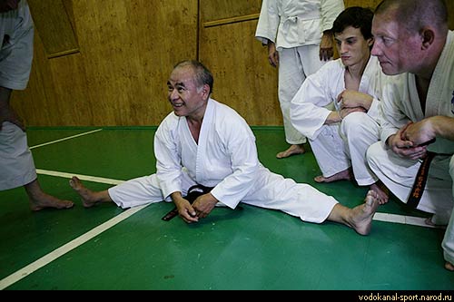 Семинар по Шорин-рю проводит сенсей Наказато (Hideo Nakazato), Тренировочный зал, Спортивный центр 'Водоканал-Спорт' июнь 2009 г. (клуб 'Будо') 